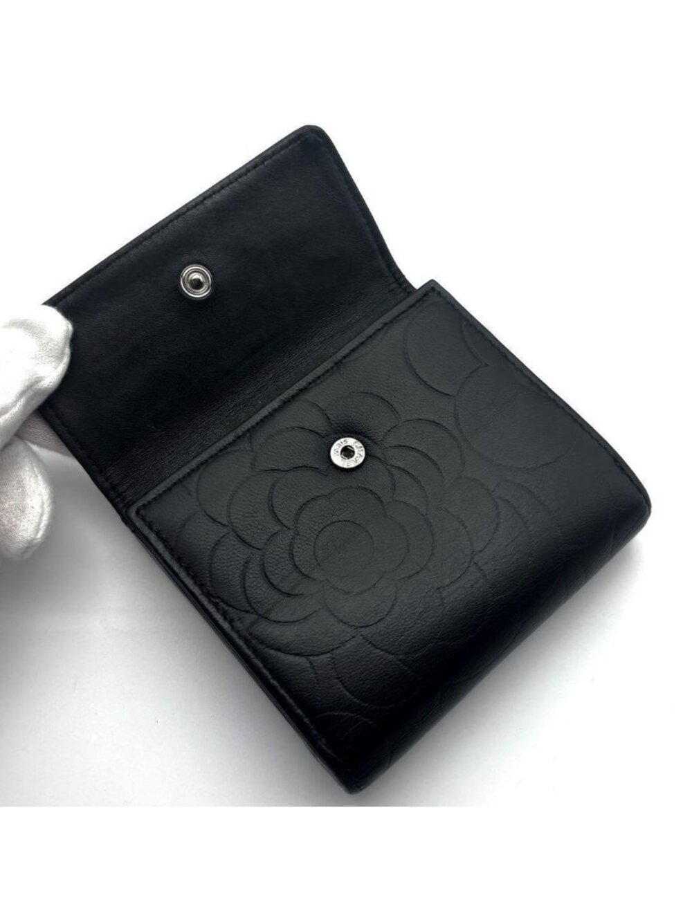 ★SOLD★ Chanel Wallet Camellia Hook Bifold - Picture 5 of 11